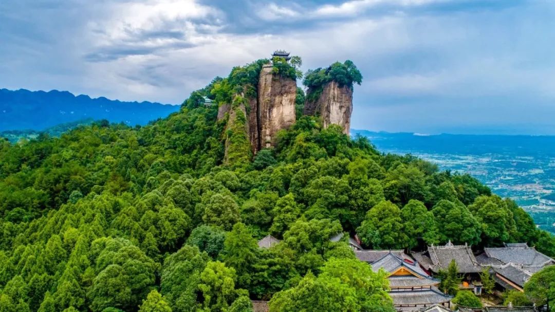讀李白 游神州丨跟著李白去旅游中華文化主題旅游線路正式發(fā)布，一起開(kāi)啟詩(shī)意文化之旅。